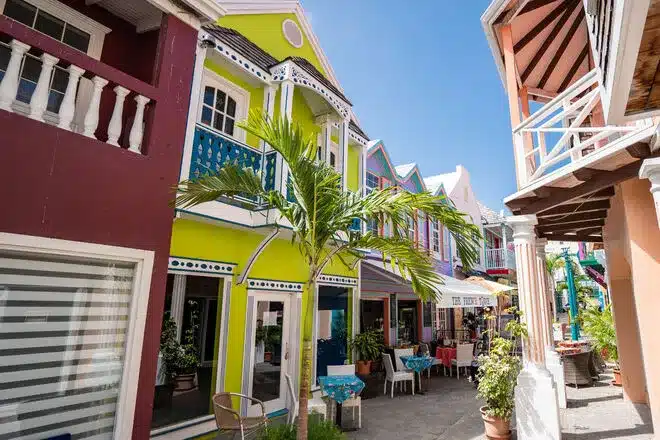 St. Maarten buildings, Live Auction Fundraising