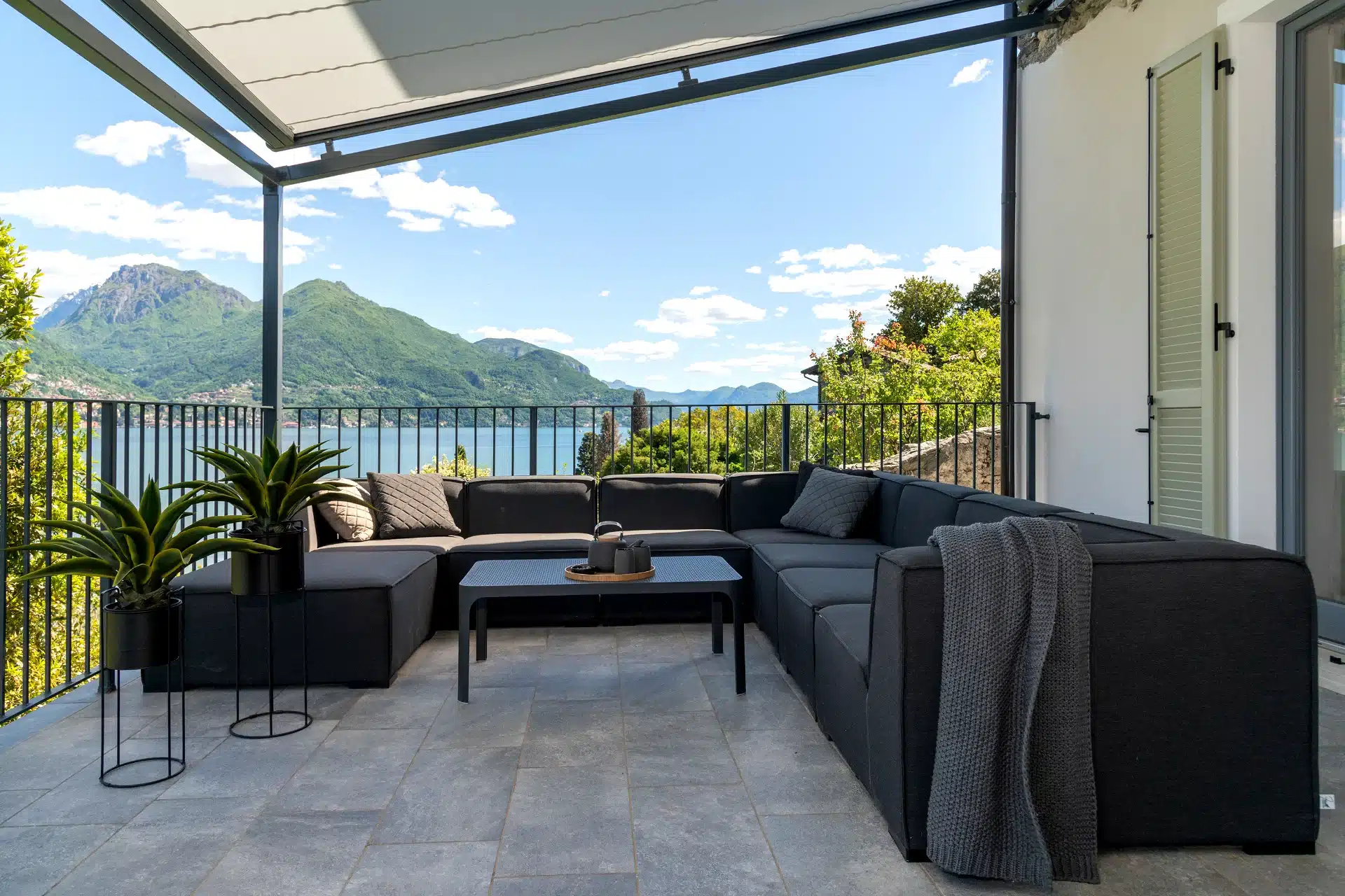 Luxury Villa in Lake Como, fundraiser auction items, live auction items