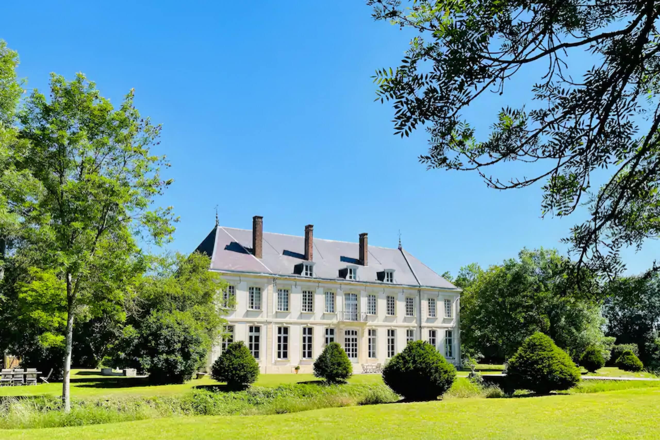 Champagne Chateau front of building, charity auction travel packages, vacation fundraising, travel fundraising, fundraising ideas, charity ideas, silent auction items, travel fundraising events