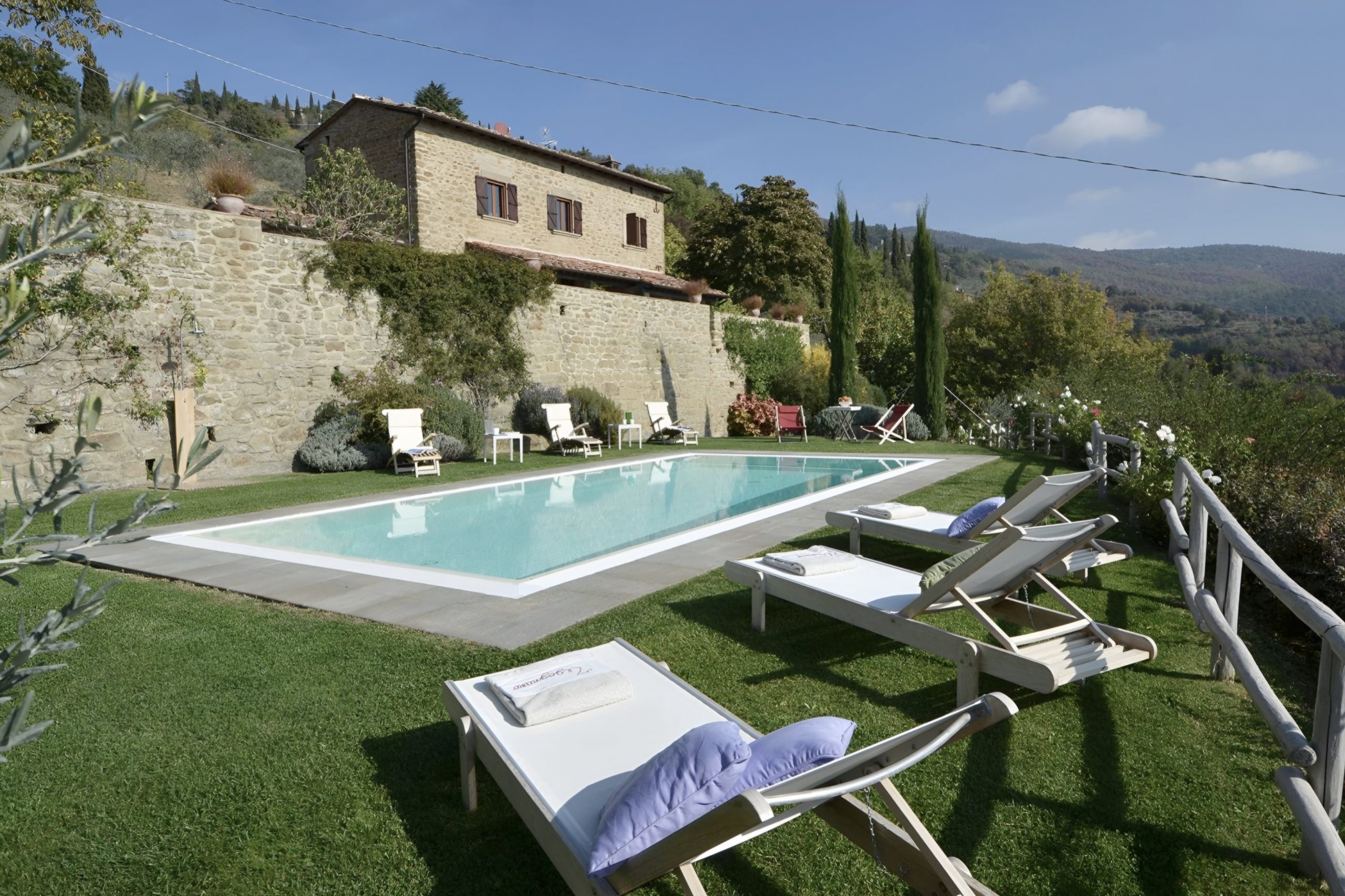 Tuscany pool countryside, consignment travel providers, charity auction travel packages, vacation fundraising, travel fundraising, fundraising ideas, charity ideas, silent auction items, travel fundraising events
