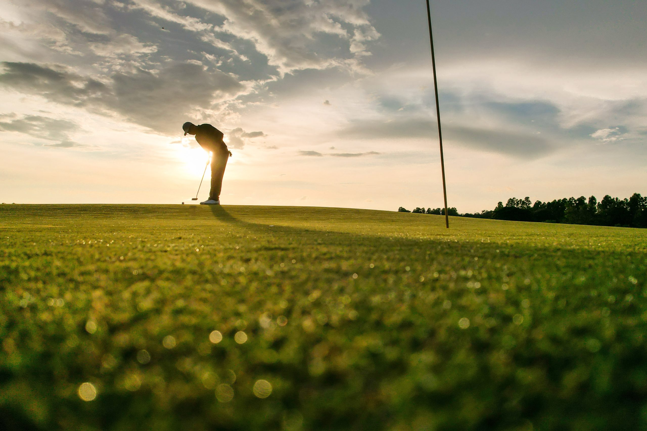 person putting on the green, consignment travel providers, charity auction travel packages, vacation fundraising, travel fundraising, fundraising ideas, charity ideas, silent auction items, travel fundraising events